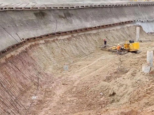 石柱基坑边坡加固